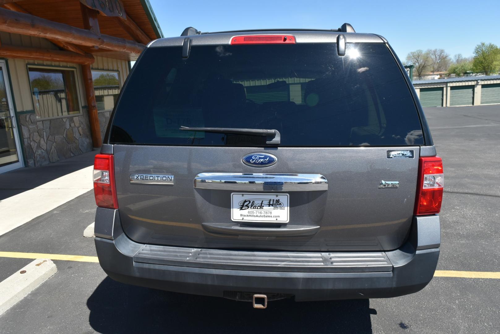 2014 Gray /Beige Ford Expedition XL (1FMJU1G55EE) with an 5.4L V8 engine, 6-Speed Automatic w/ OD transmission, located at 1600 E Hwy 44, Rapid City, SD, 57703, (605) 716-7878, 44.070232, -103.171410 - Photo#6